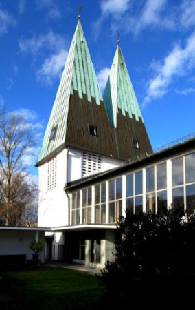 Heilig-Geist-Kirche, Hugo-Troendle-Str. 53